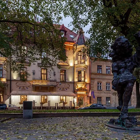 Chopin Hotel 4*