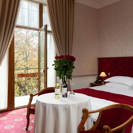Chopin Hotel 4*