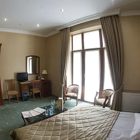 Chopin Hotel 4*