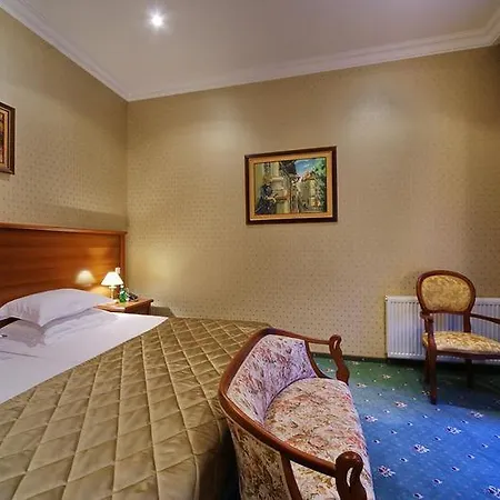 Chopin Hotel 4*
